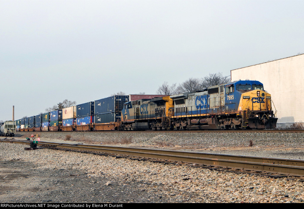 CSX 7895 on I-158